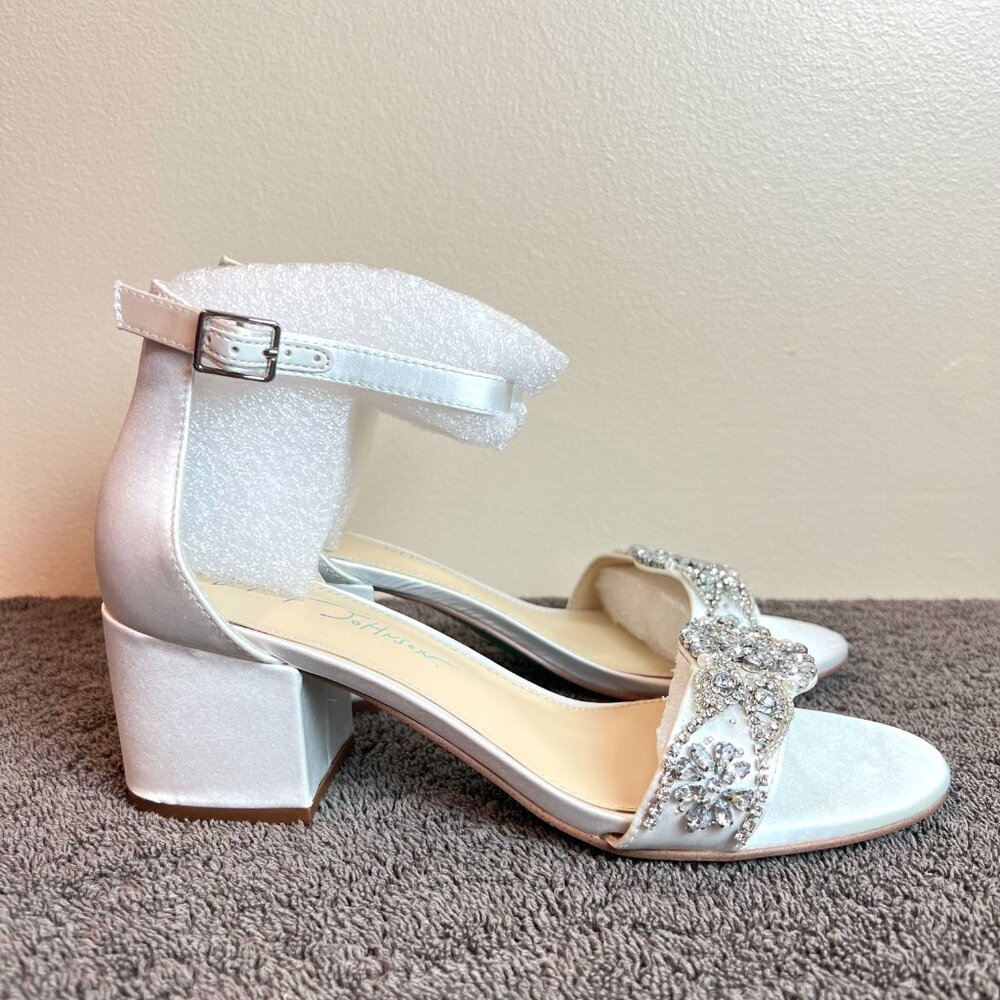 Betsey Johnson Womens Size 7 Ivory White Satin Jewel Dress Sandals Heels Shoes‎